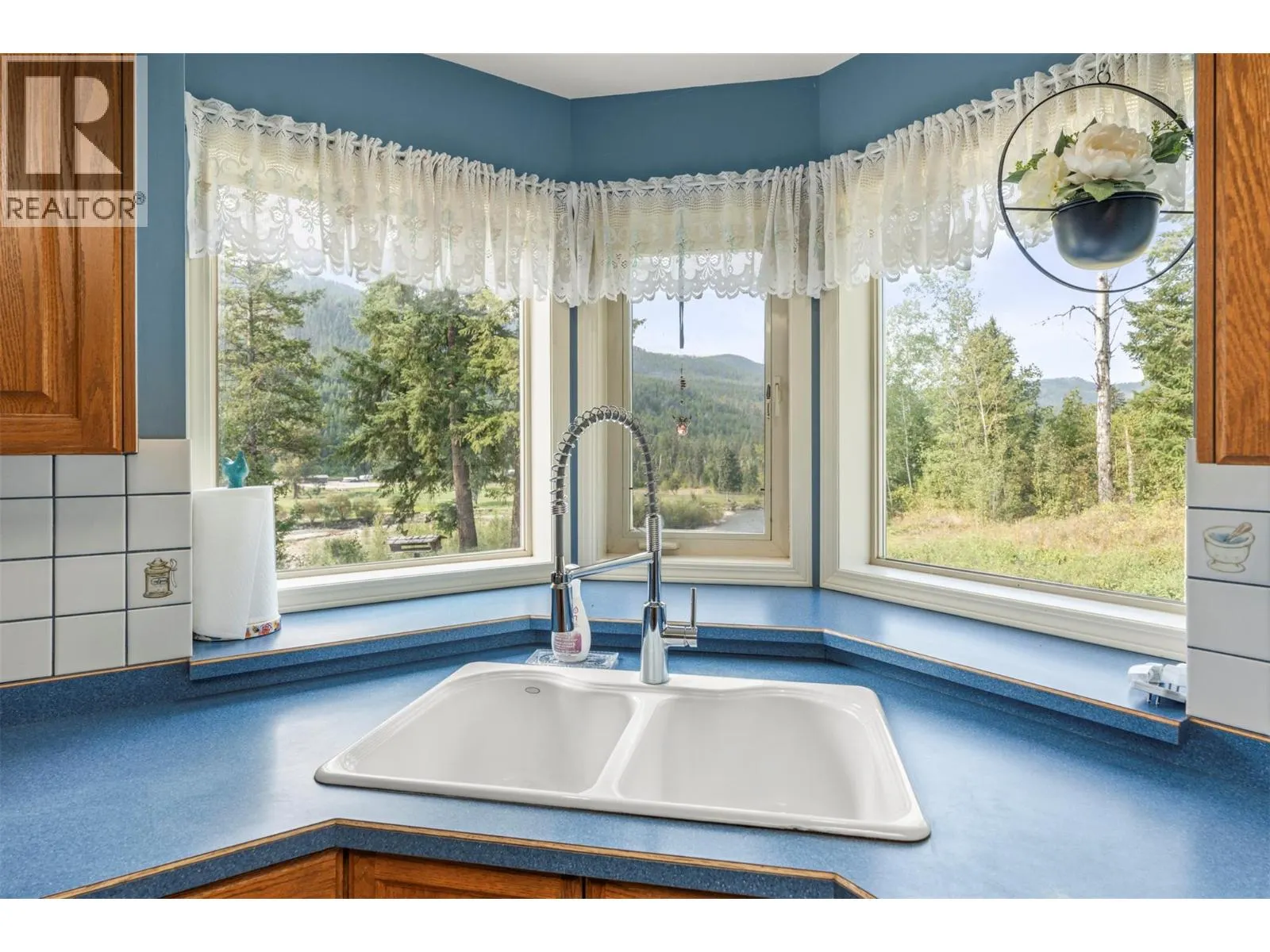 995 Shuswap River Drive