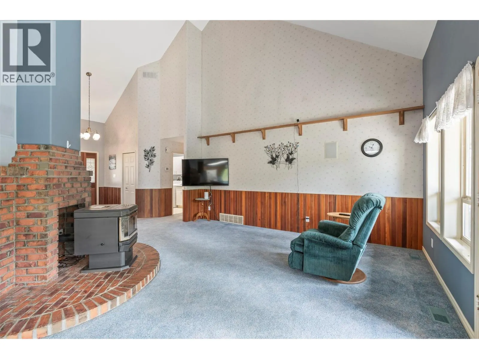 995 Shuswap River Drive