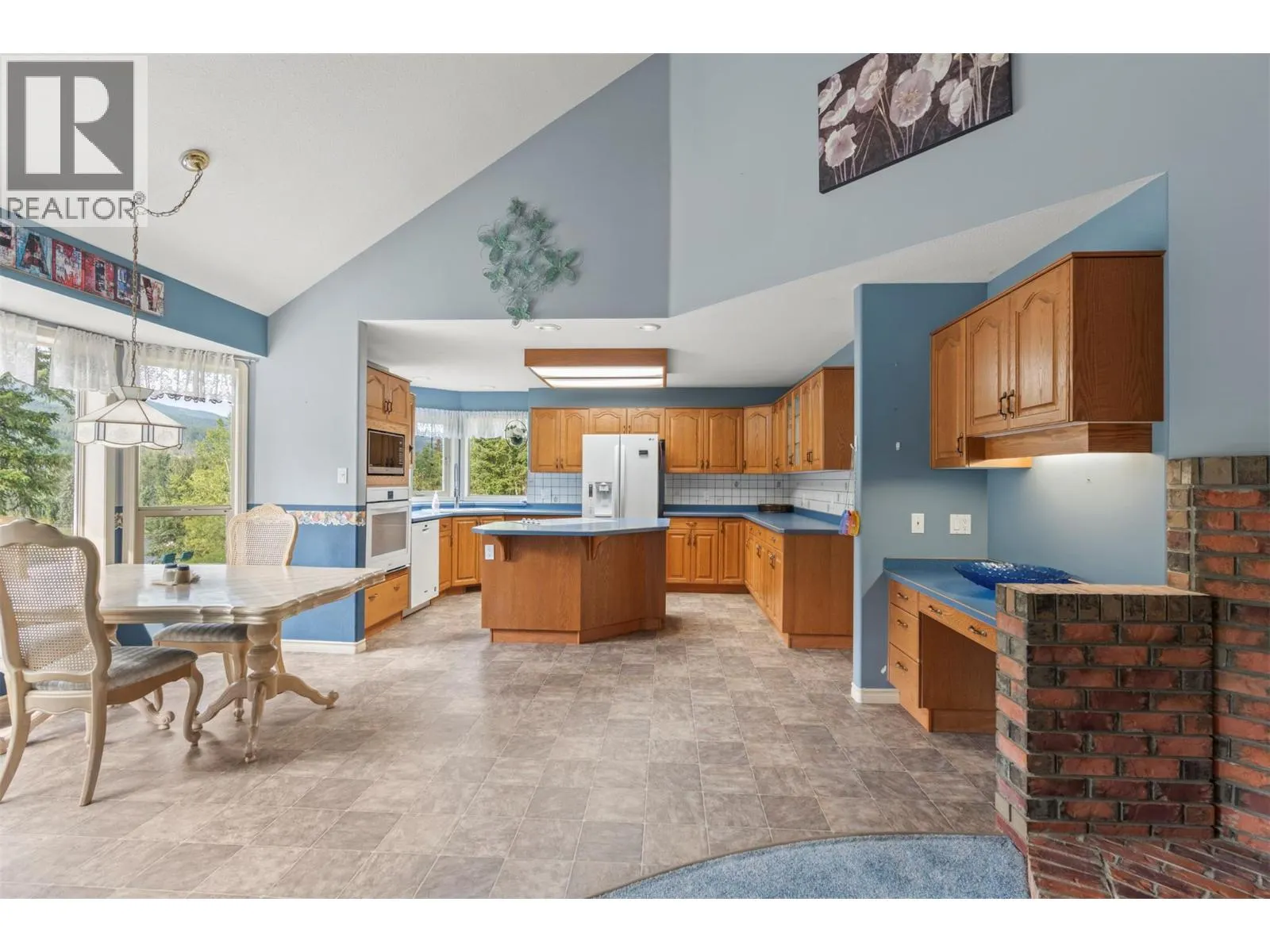 995 Shuswap River Drive