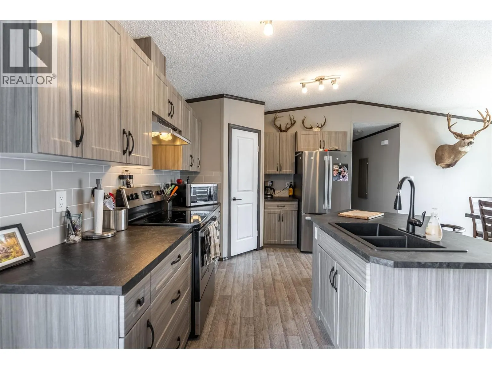 100 INDUSTRIAL  1 Road Unit# H10