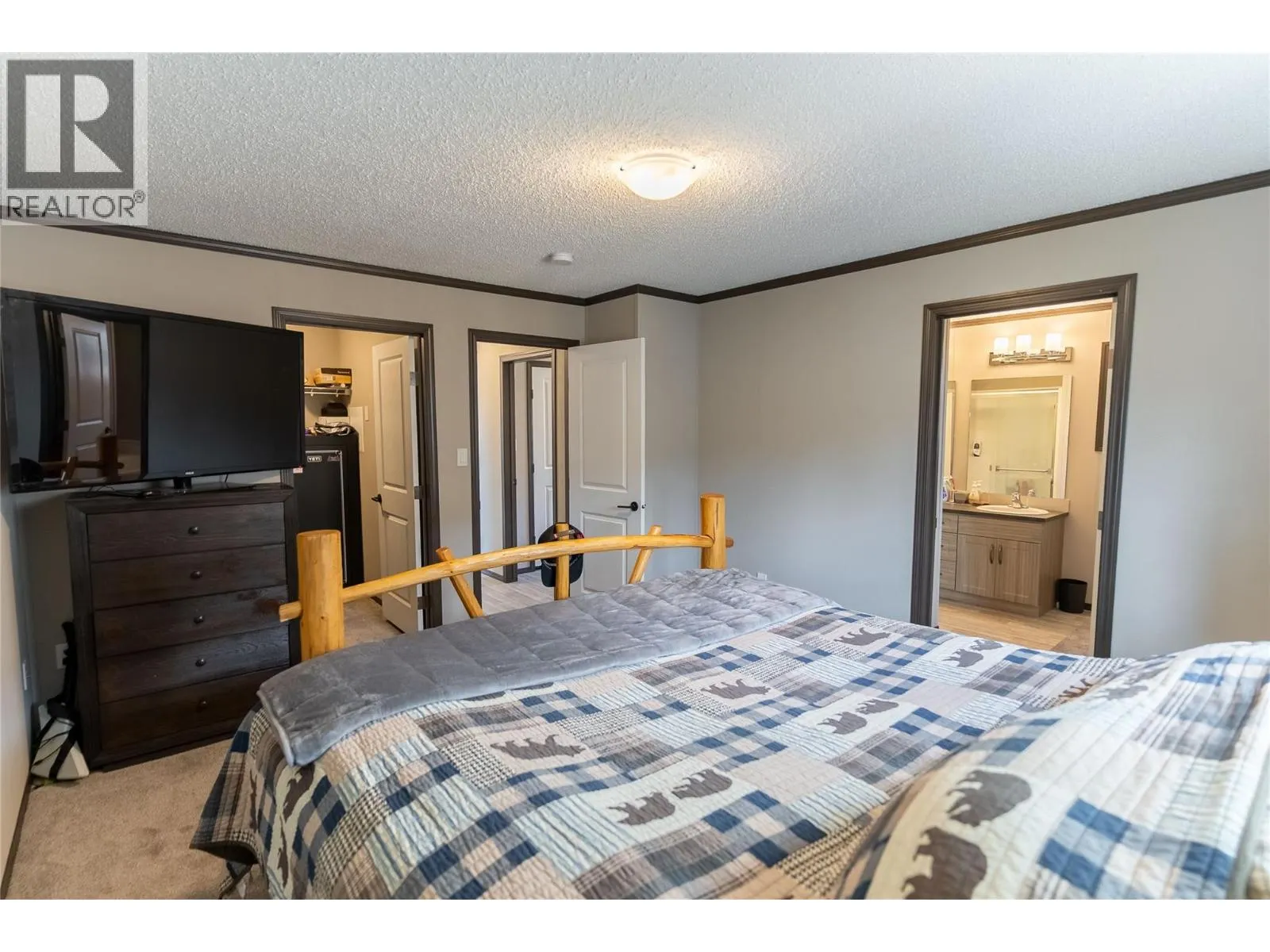 100 INDUSTRIAL  1 Road Unit# H10