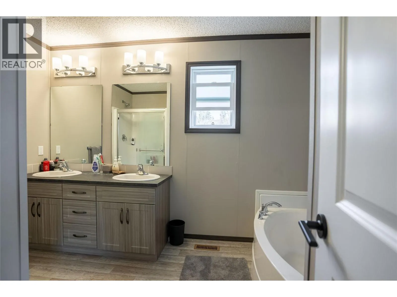 100 INDUSTRIAL  1 Road Unit# H10