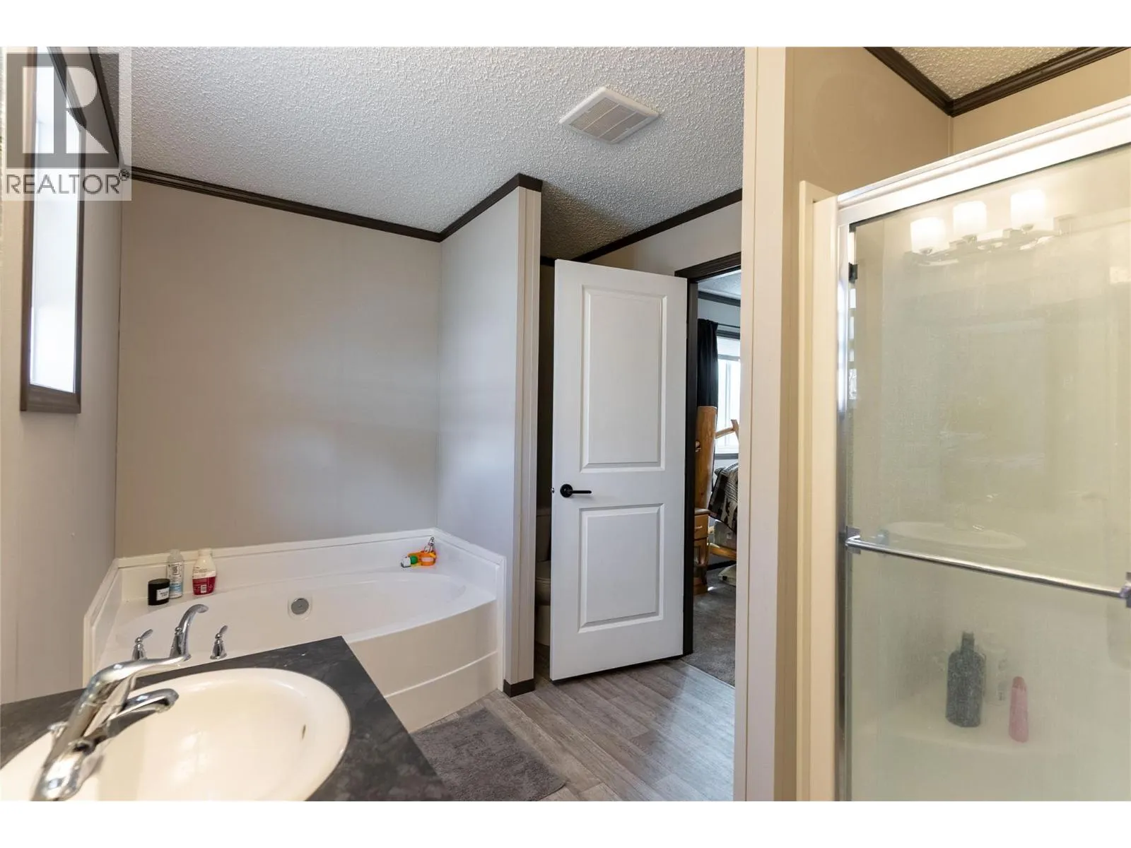 100 INDUSTRIAL  1 Road Unit# H10
