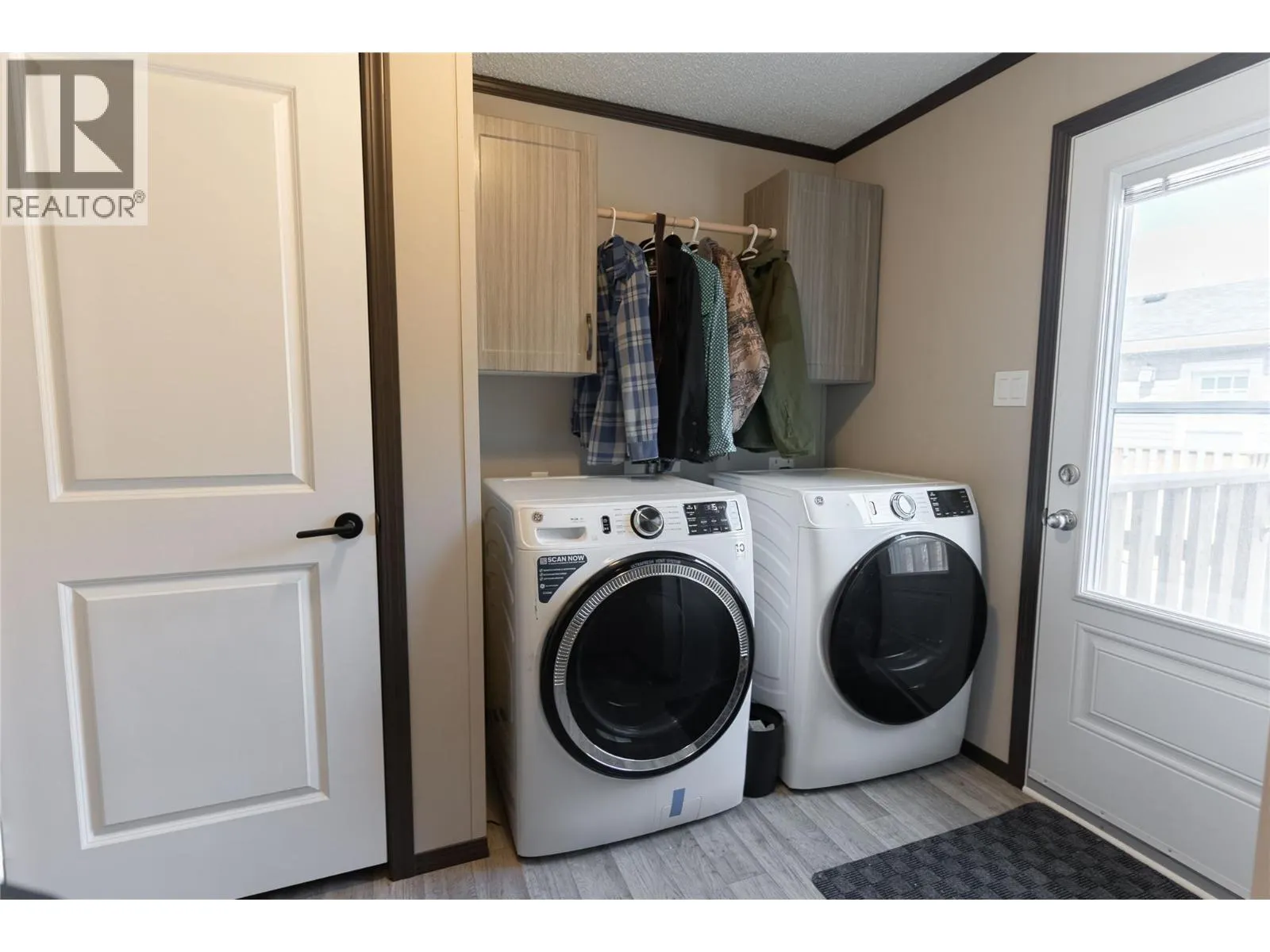 100 INDUSTRIAL  1 Road Unit# H10