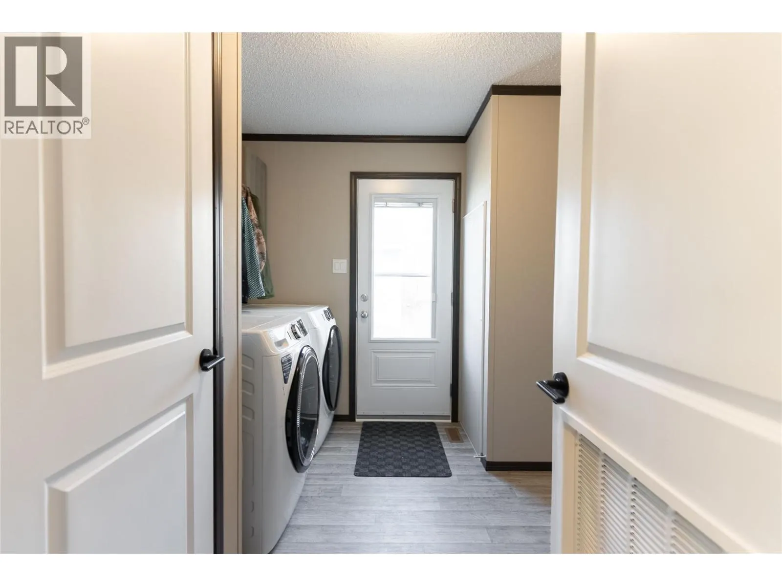 100 INDUSTRIAL  1 Road Unit# H10
