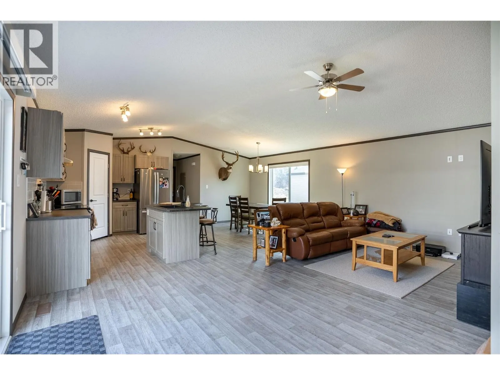 100 INDUSTRIAL  1 Road Unit# H10