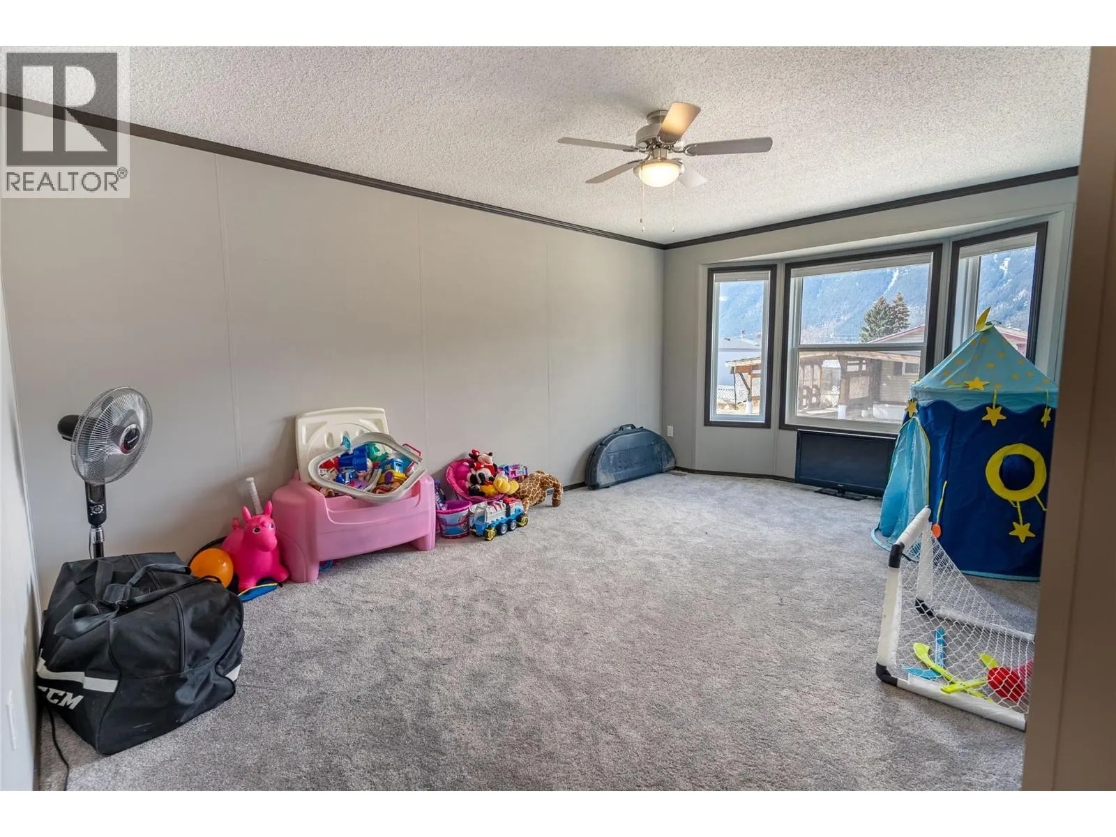 100 INDUSTRIAL  1 Road Unit# H10