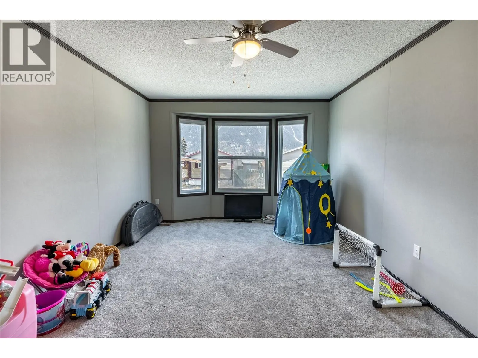 100 INDUSTRIAL  1 Road Unit# H10
