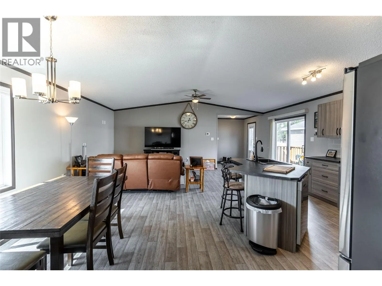 100 INDUSTRIAL  1 Road Unit# H10