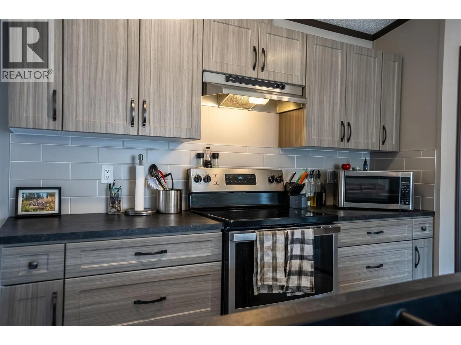 100 INDUSTRIAL  1 Road Unit# H10