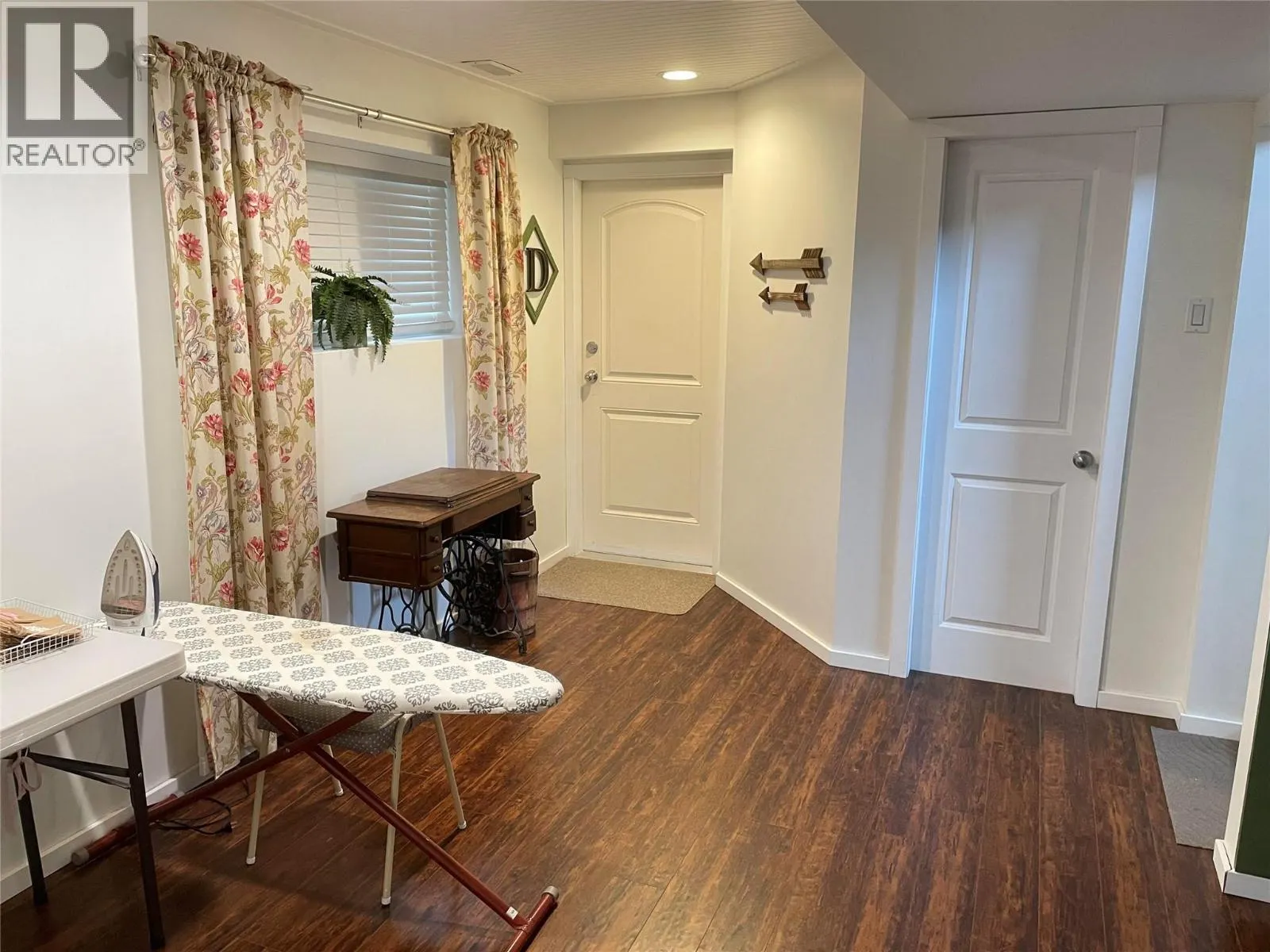 909 STARDUST Street