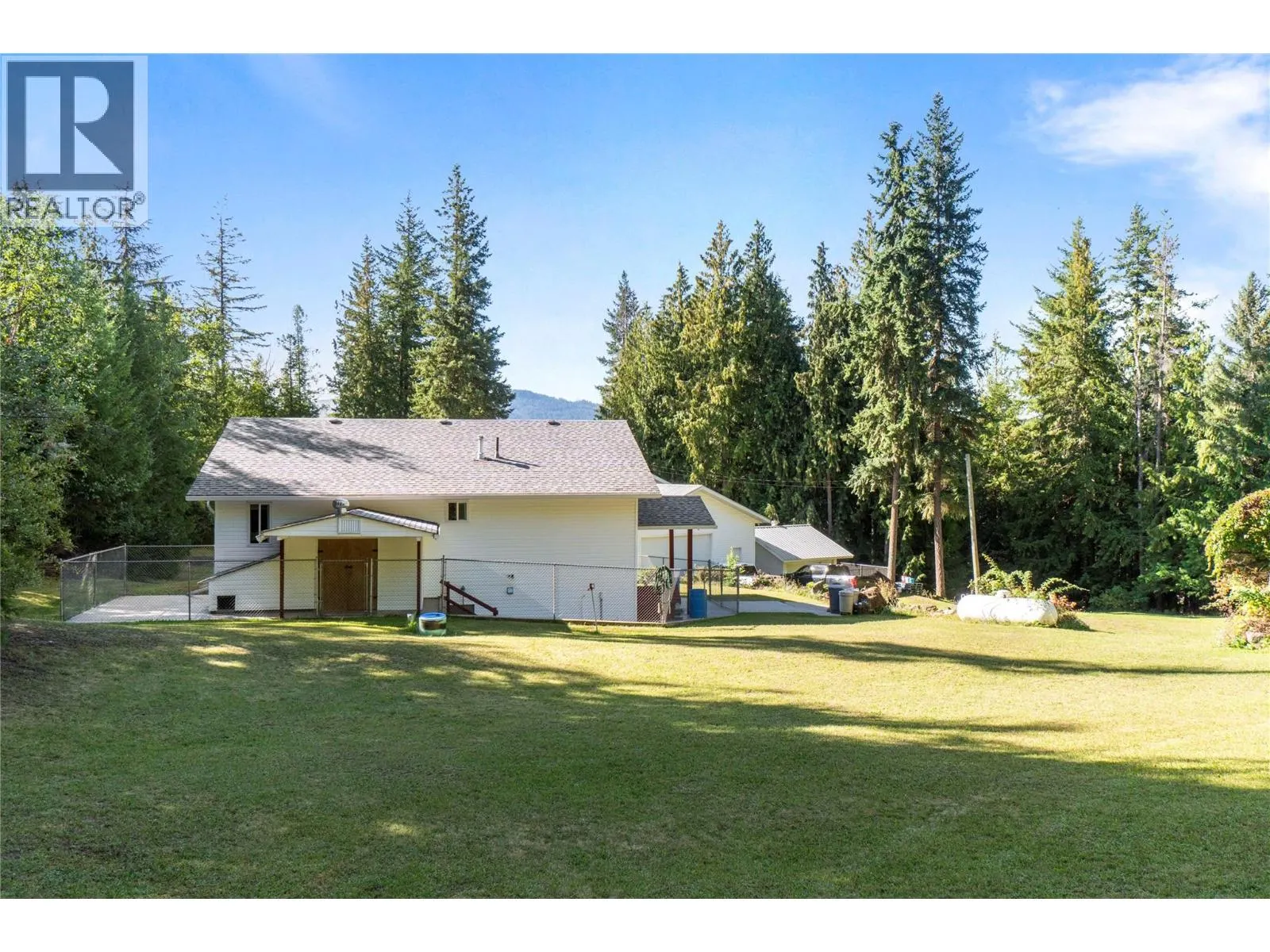 6803 Magna Bay Drive