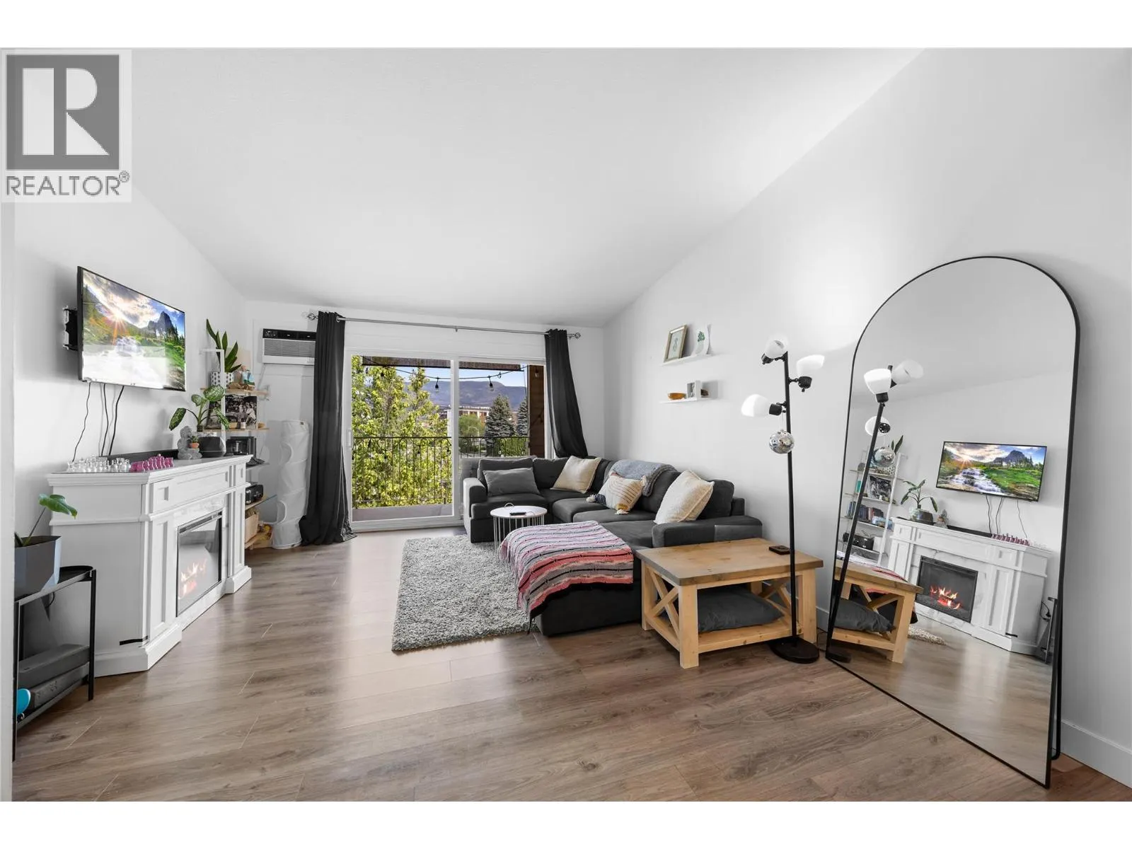 3160 Casorso Road Unit# 412