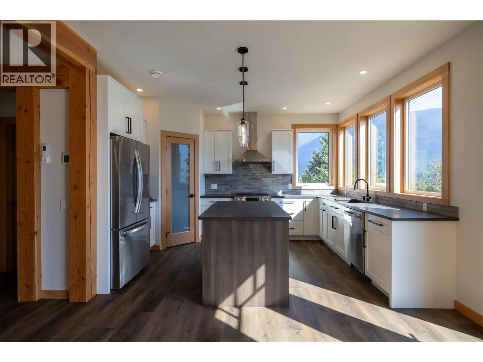 145 Lakeview Drive