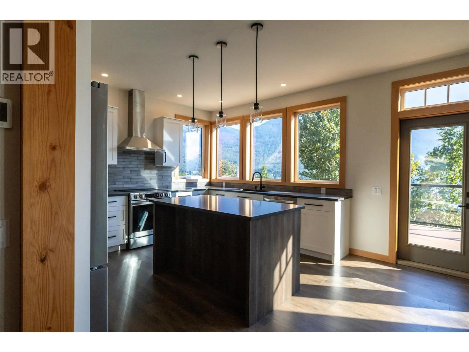145 Lakeview Drive