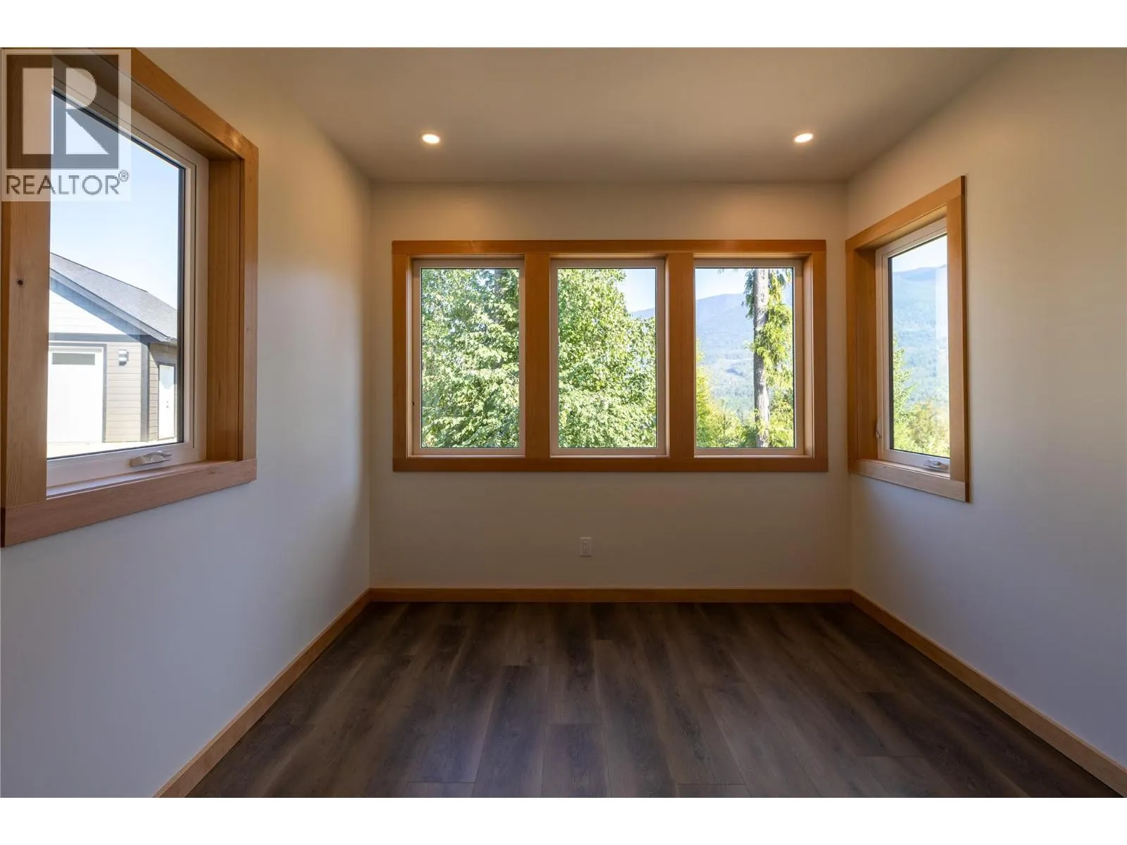 145 Lakeview Drive