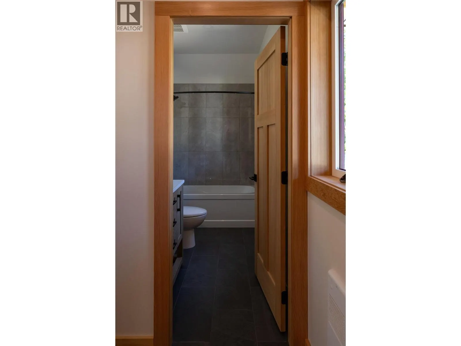 145 Lakeview Drive