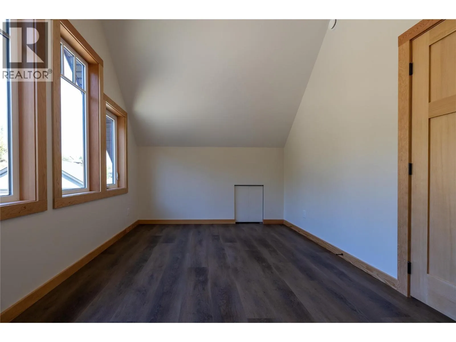 145 Lakeview Drive