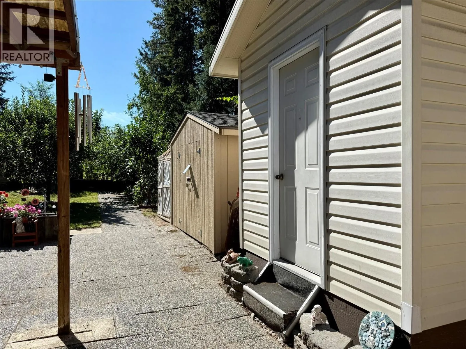 1558 Thompson Road