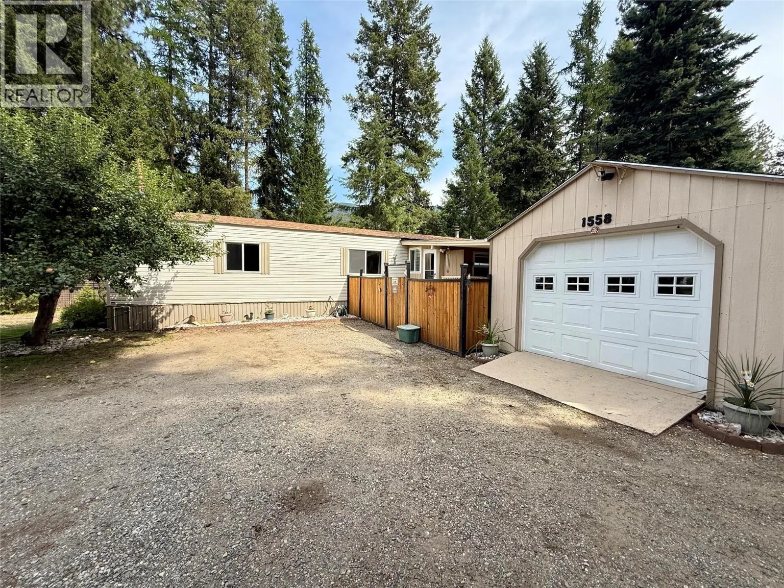 1558 Thompson Road