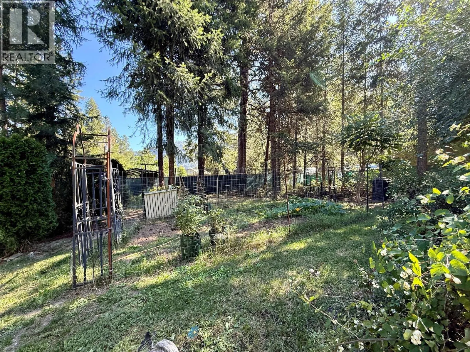 1558 Thompson Road