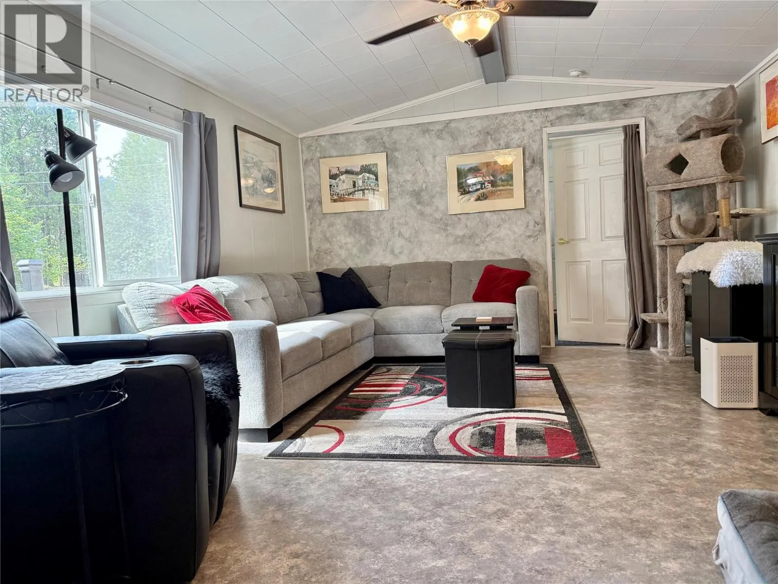 1558 Thompson Road