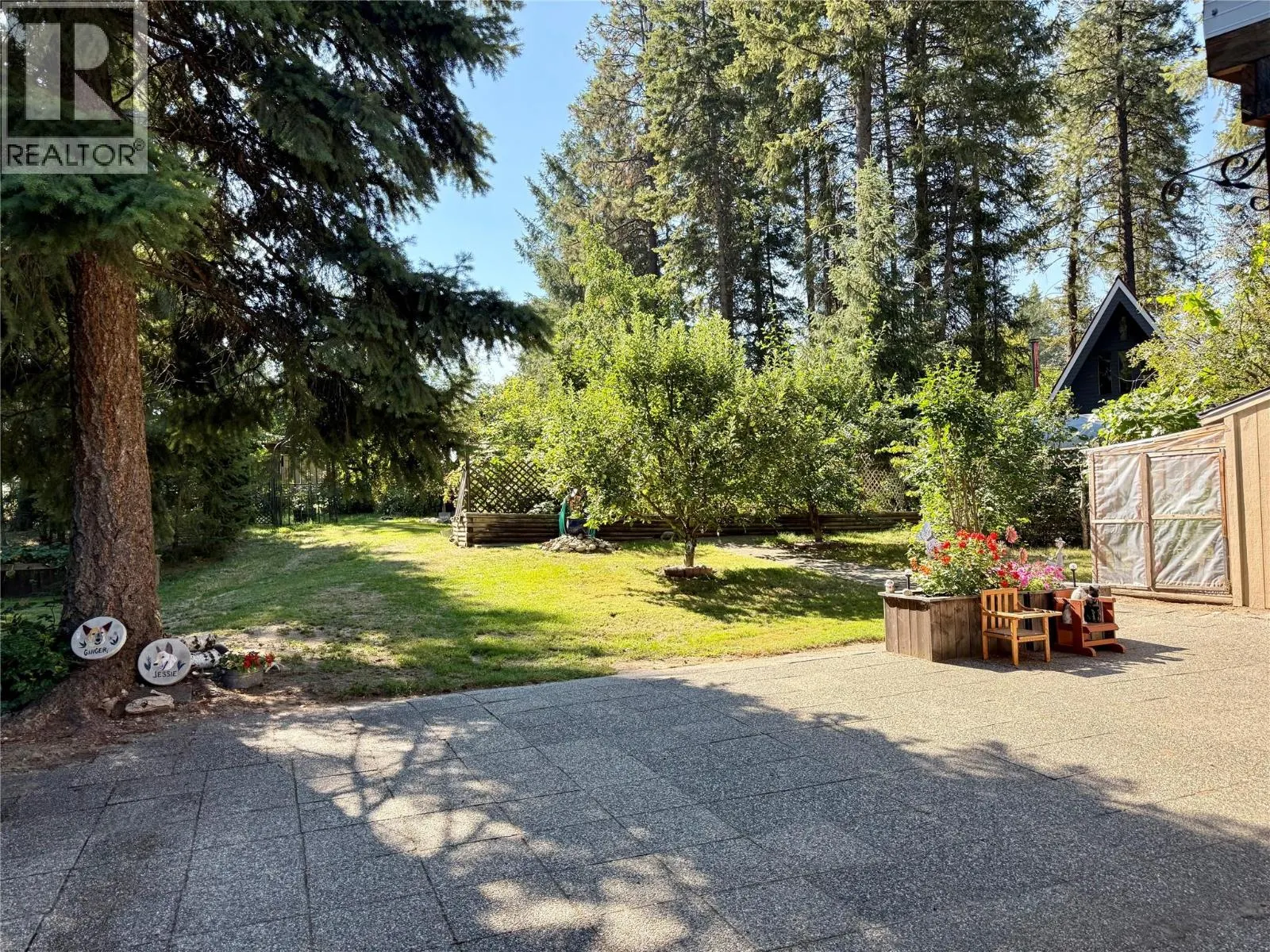 1558 Thompson Road