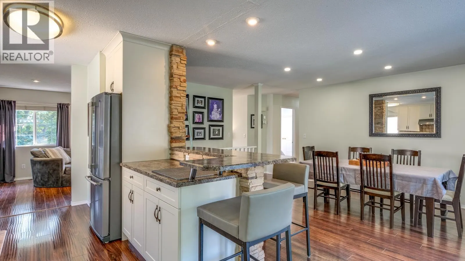 1853 Glenhaven Crescent