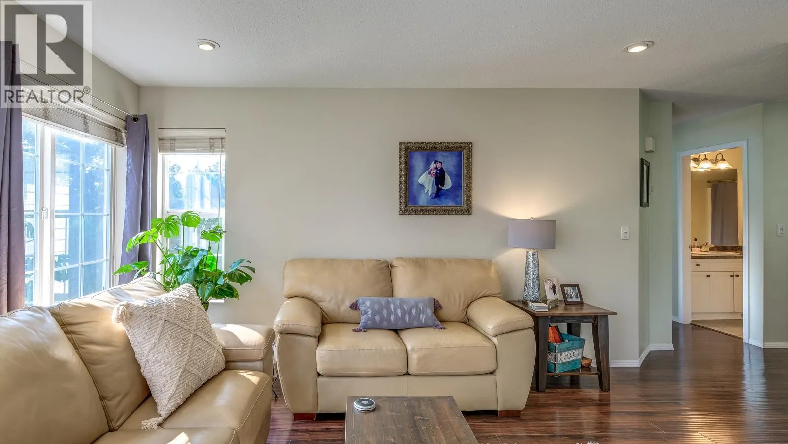 1853 Glenhaven Crescent