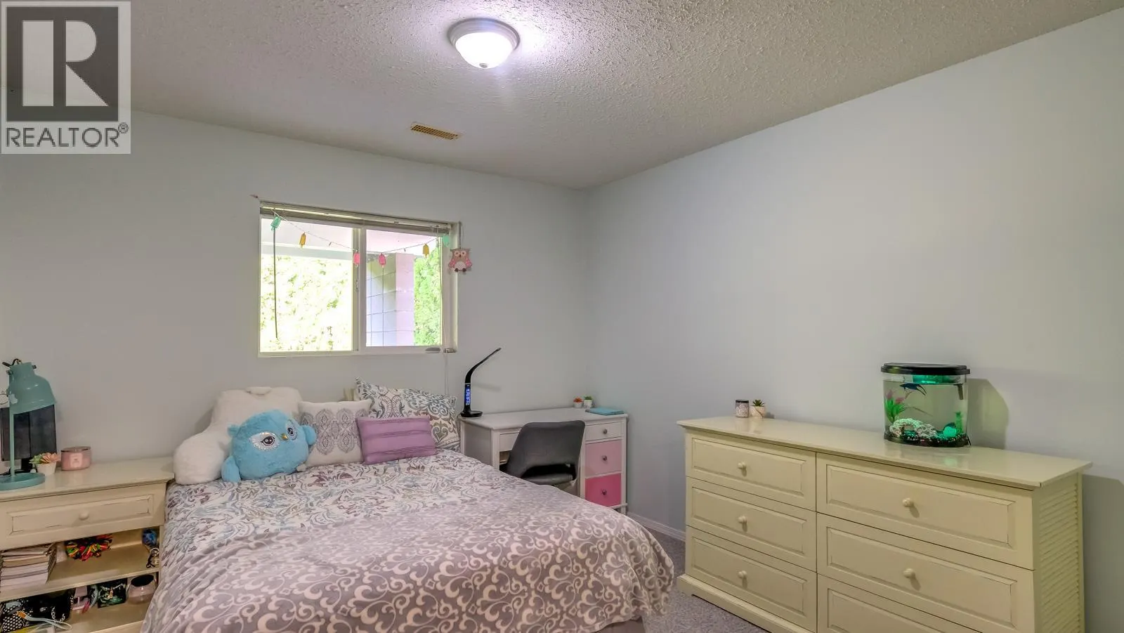 1853 Glenhaven Crescent