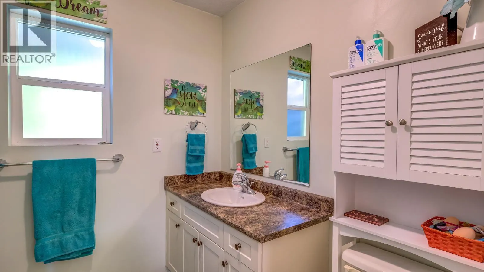 1853 Glenhaven Crescent