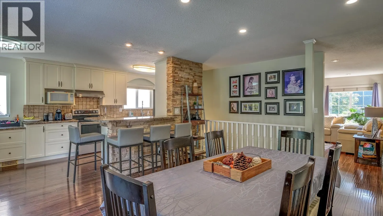 1853 Glenhaven Crescent