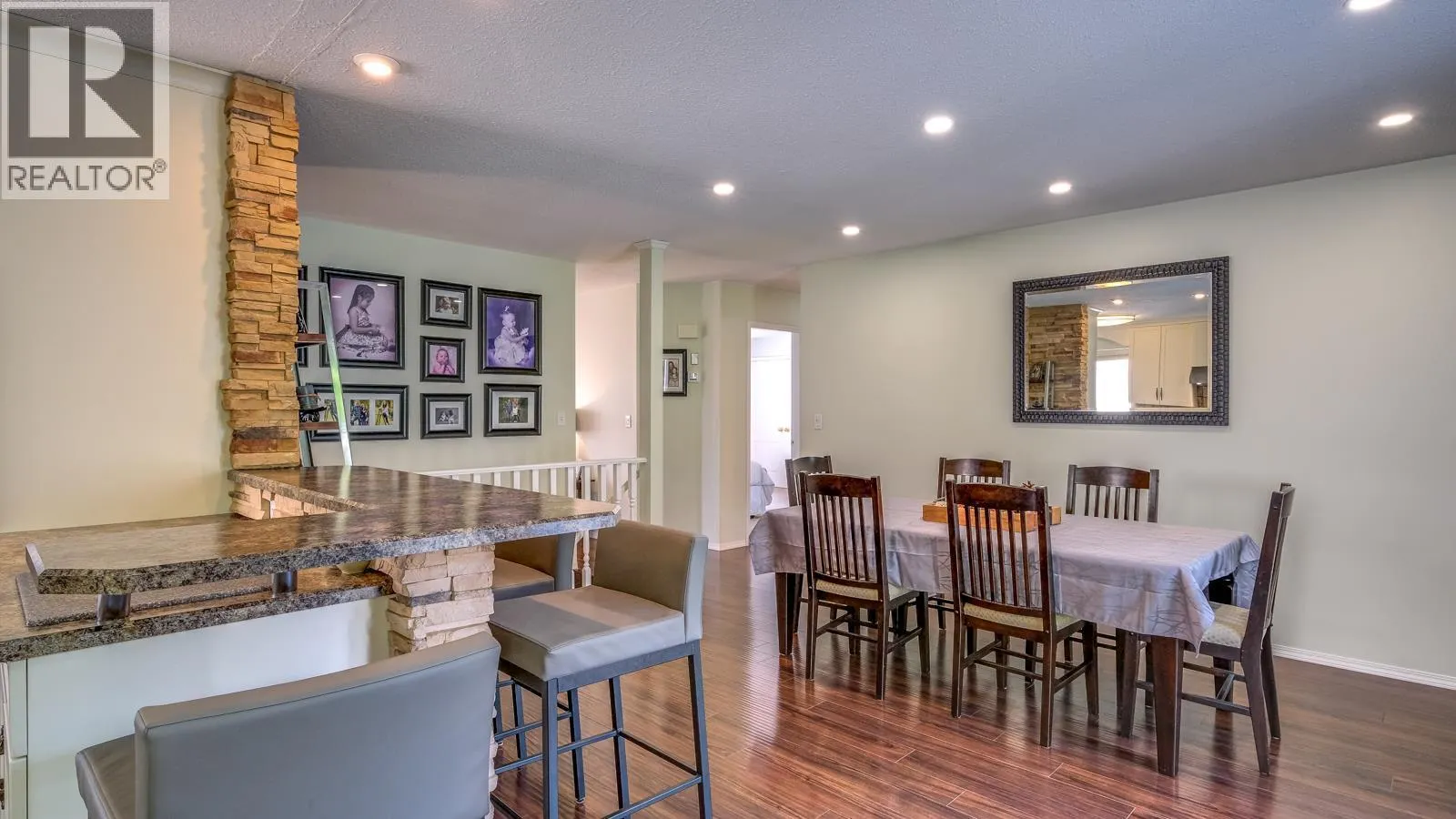 1853 Glenhaven Crescent