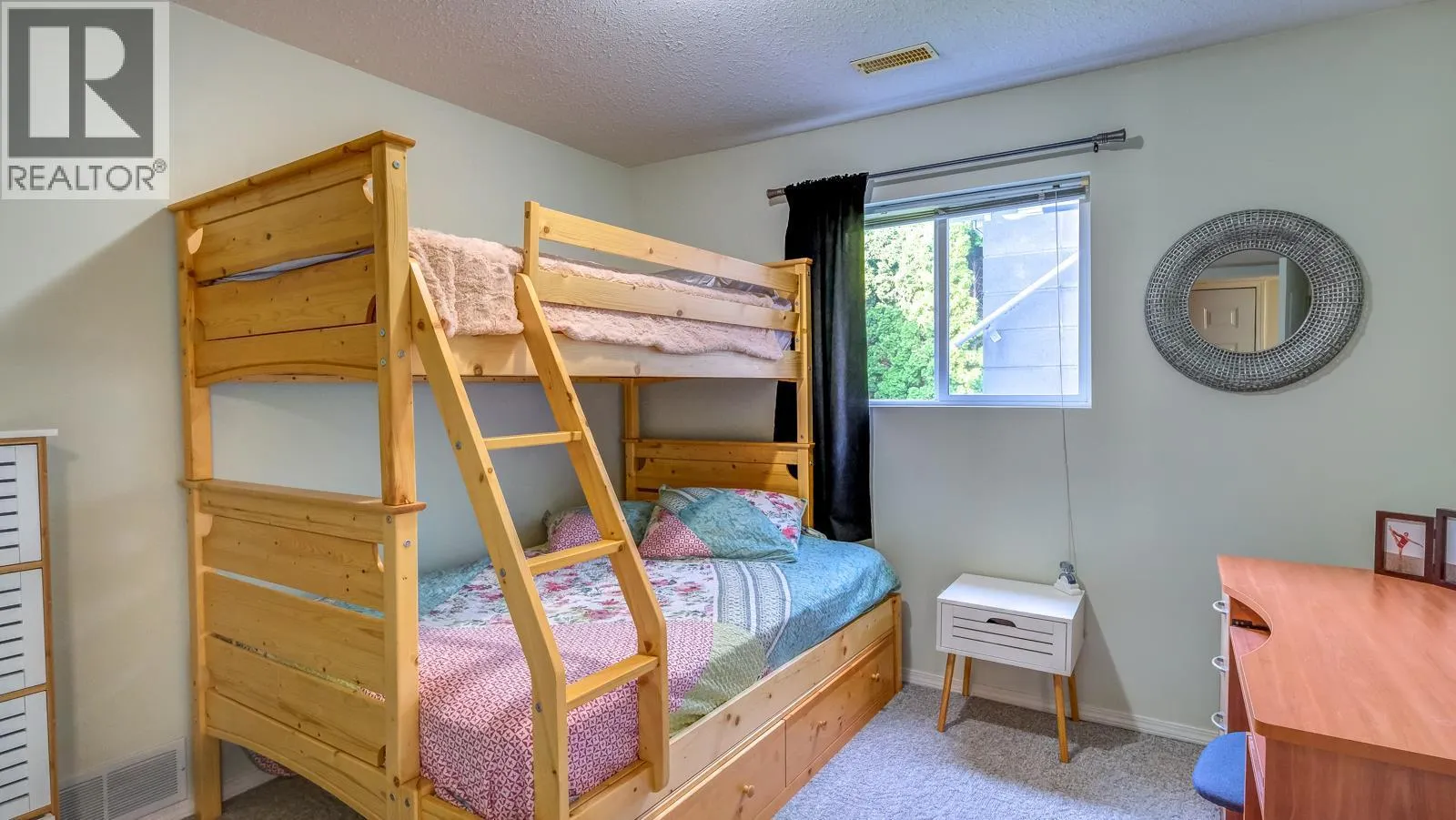 1853 Glenhaven Crescent