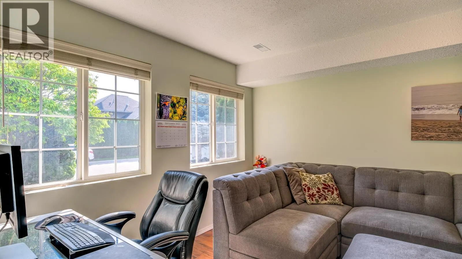 1853 Glenhaven Crescent