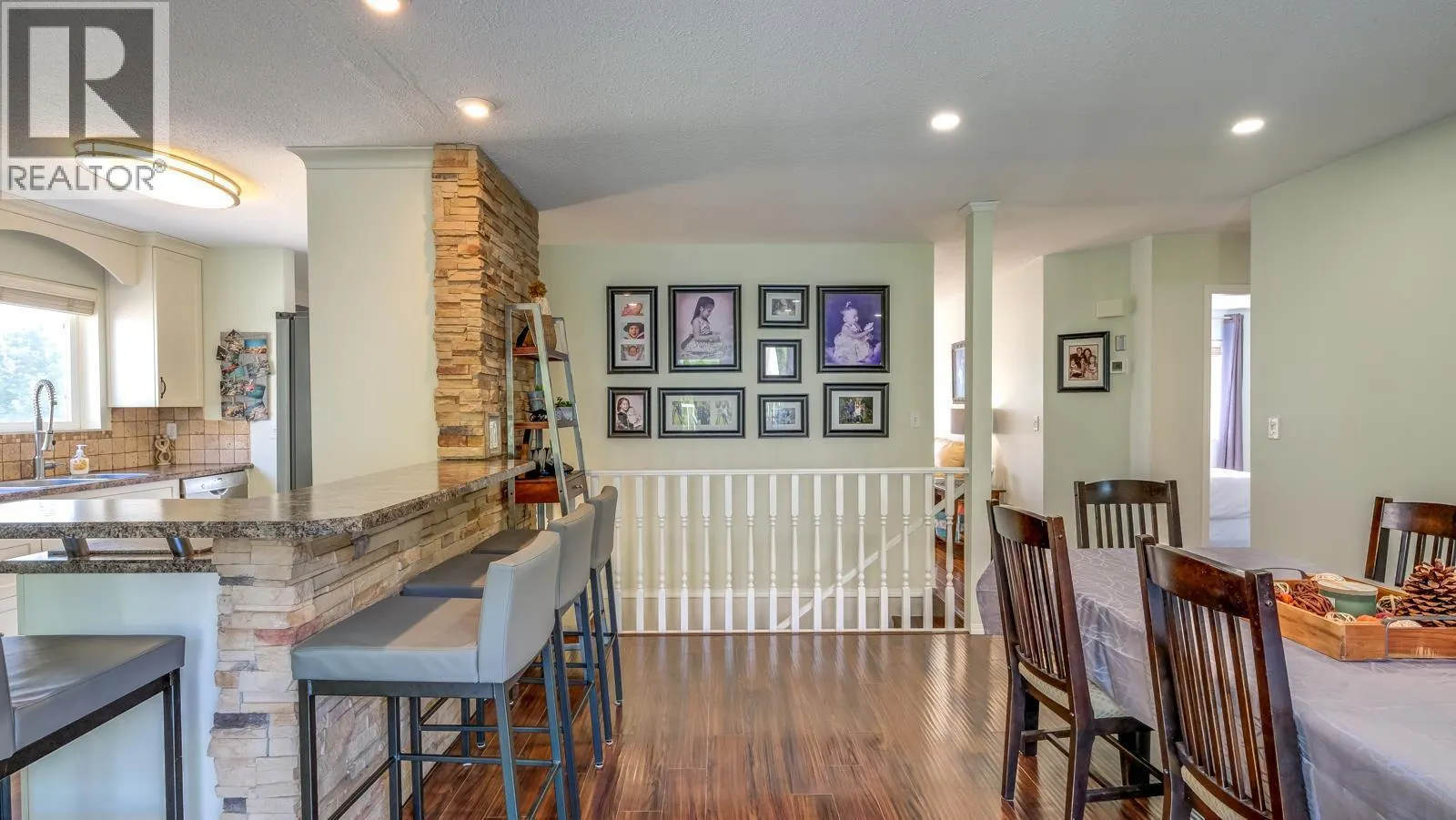 1853 Glenhaven Crescent
