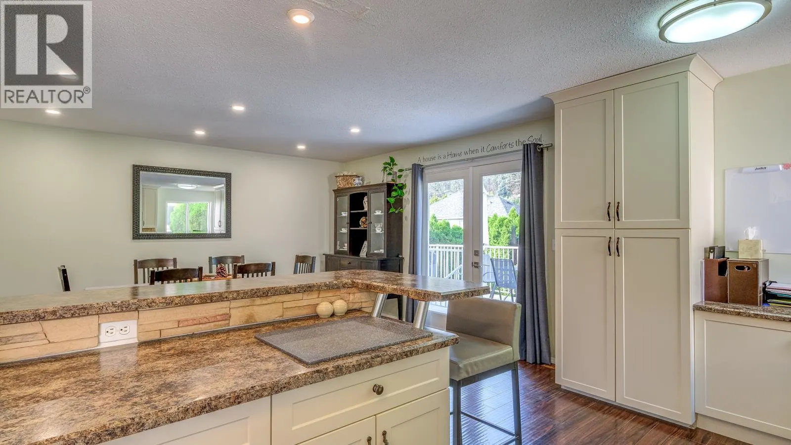 1853 Glenhaven Crescent