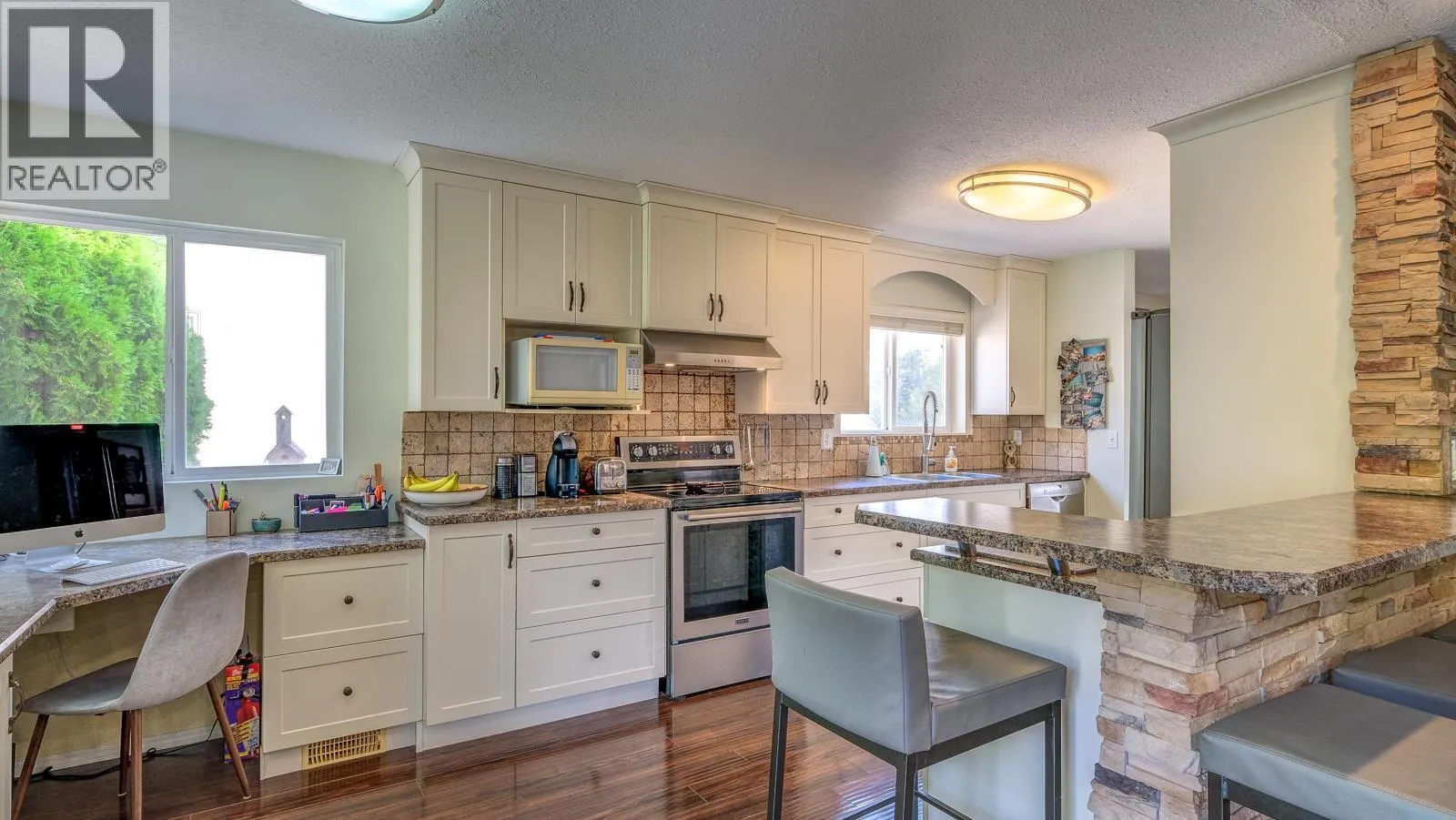 1853 Glenhaven Crescent
