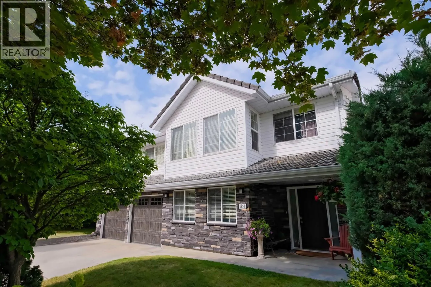 1853 Glenhaven Crescent
