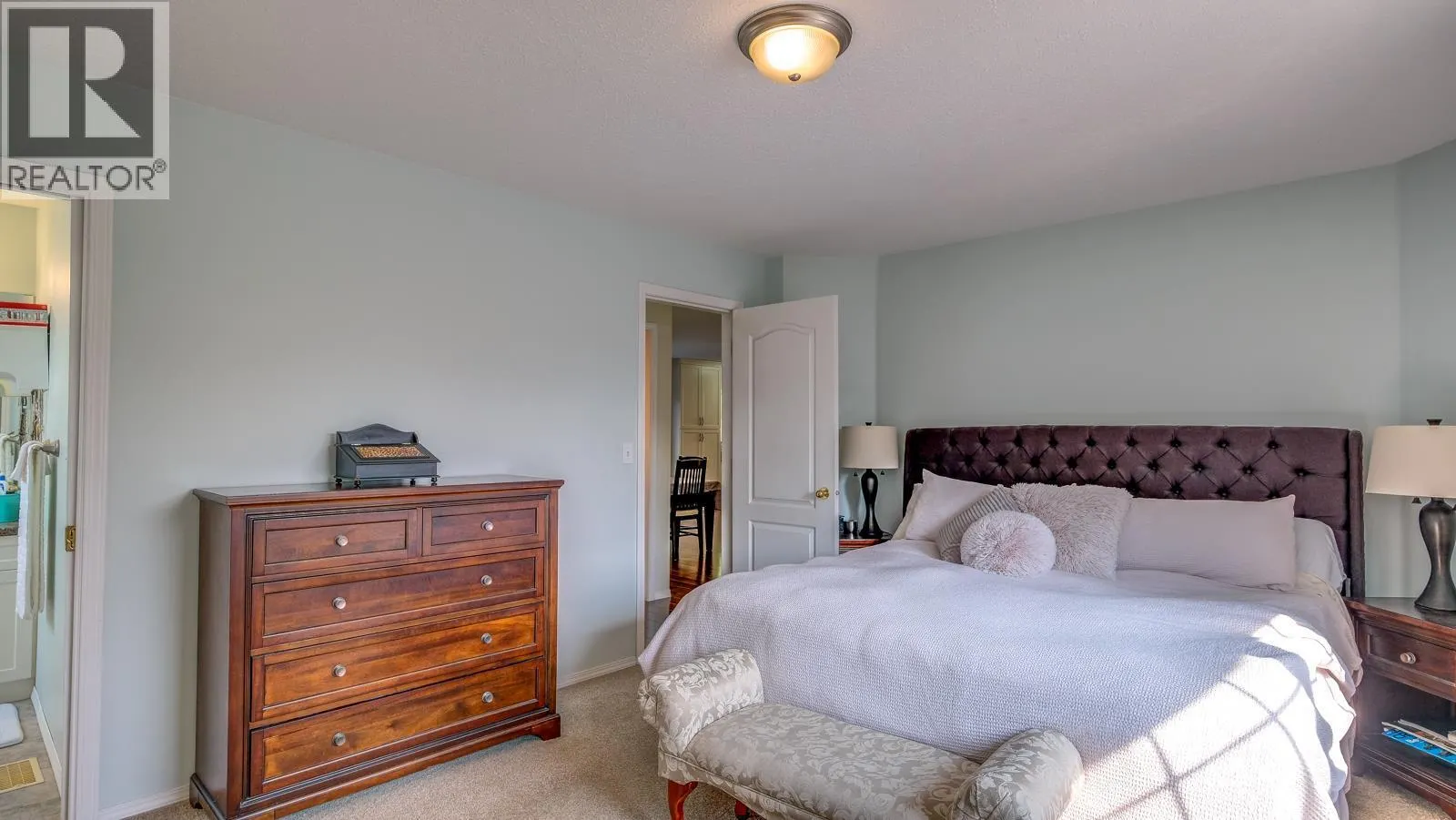 1853 Glenhaven Crescent