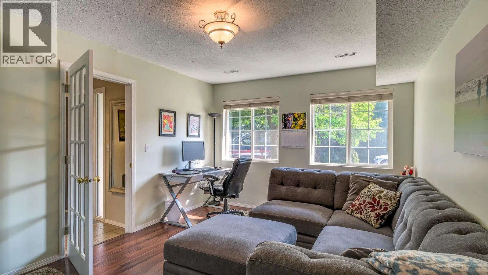 1853 Glenhaven Crescent