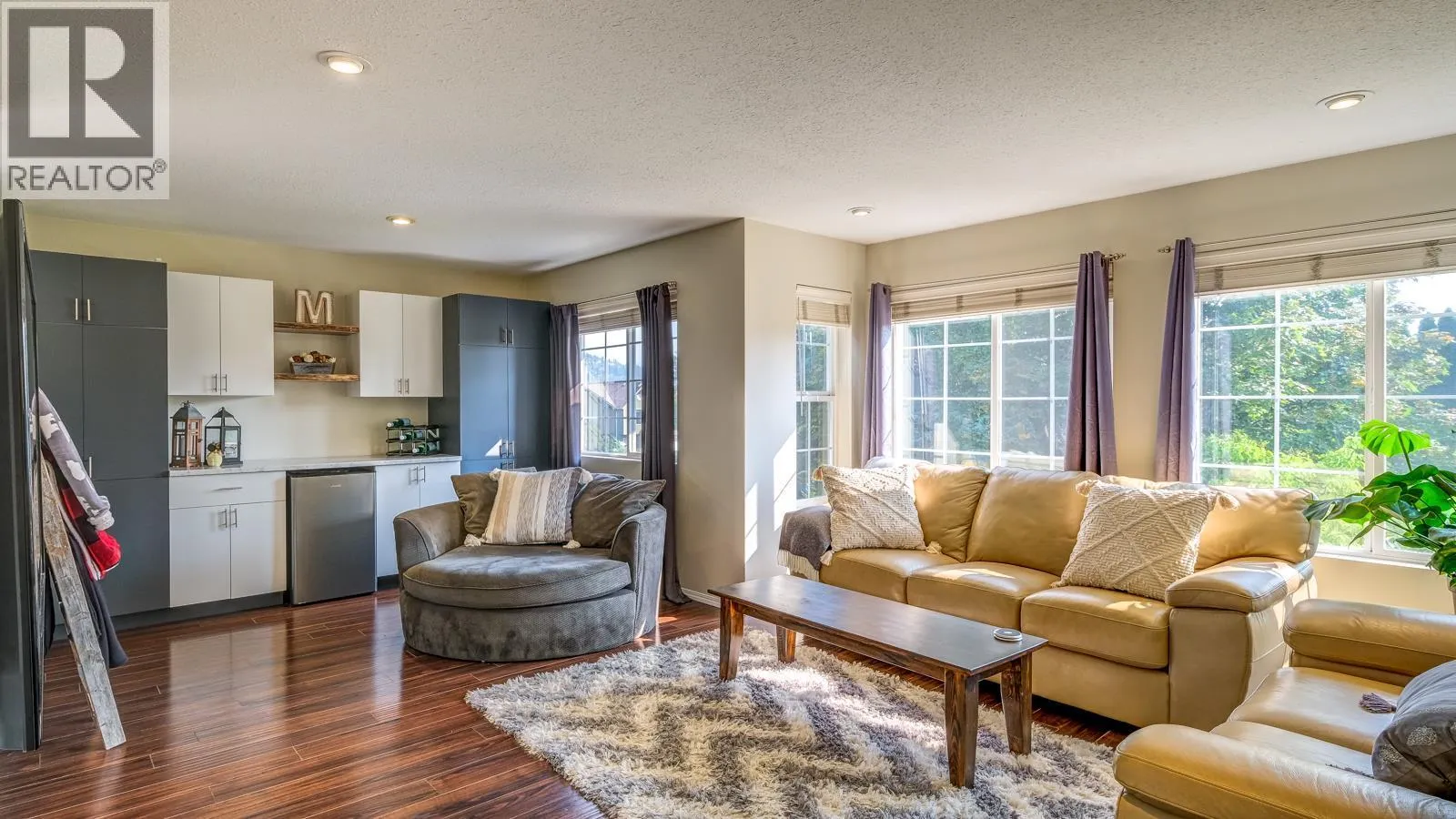 1853 Glenhaven Crescent