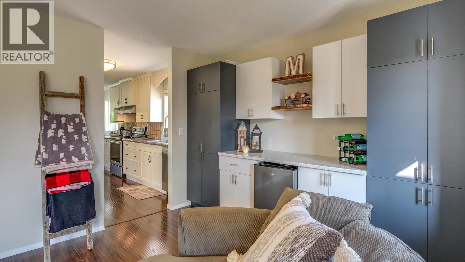 1853 Glenhaven Crescent