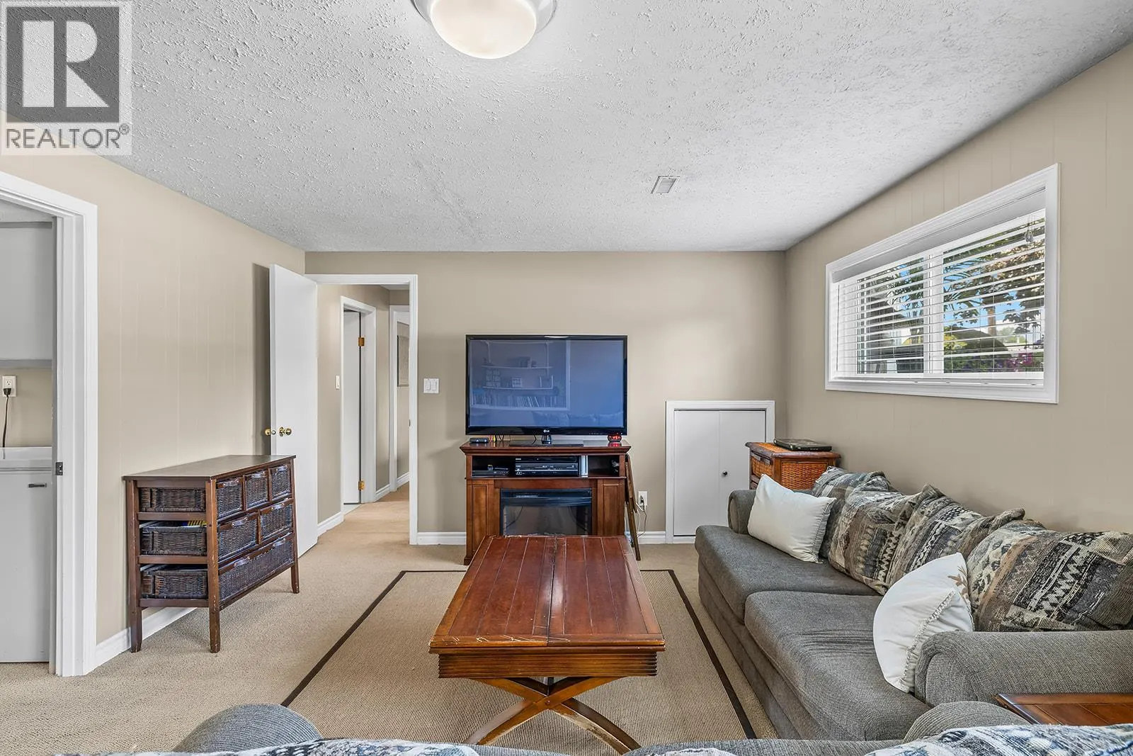 1085 Tamarack Drive