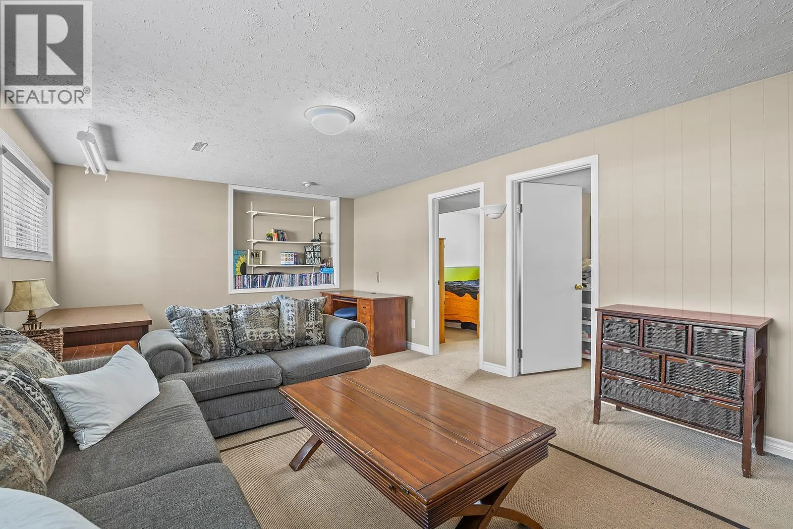 1085 Tamarack Drive