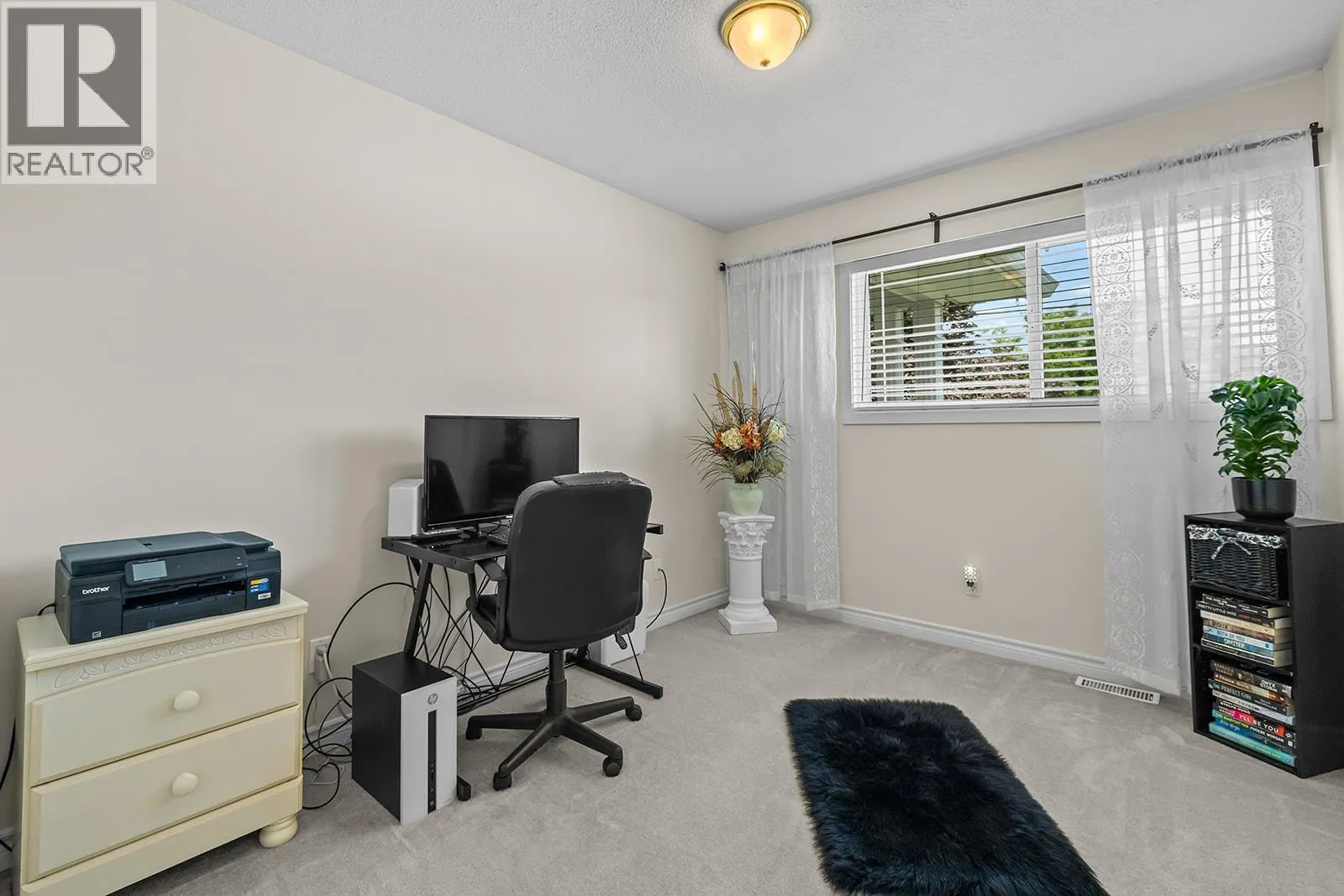 1085 Tamarack Drive
