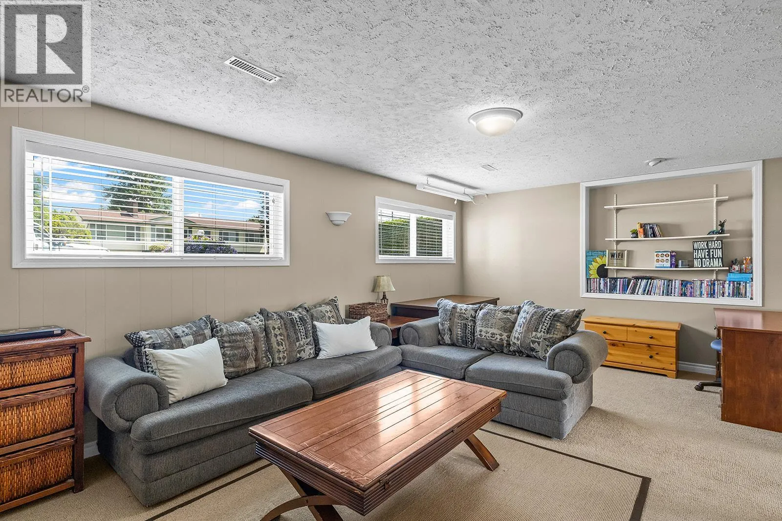 1085 Tamarack Drive