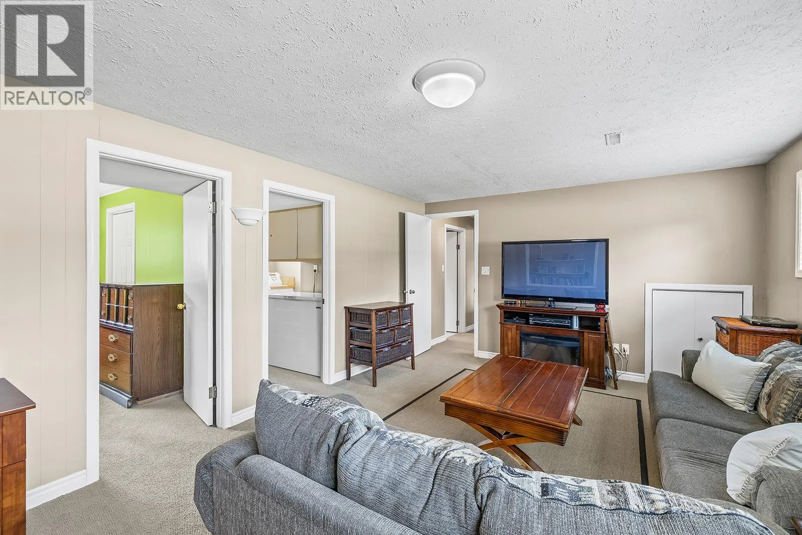 1085 Tamarack Drive