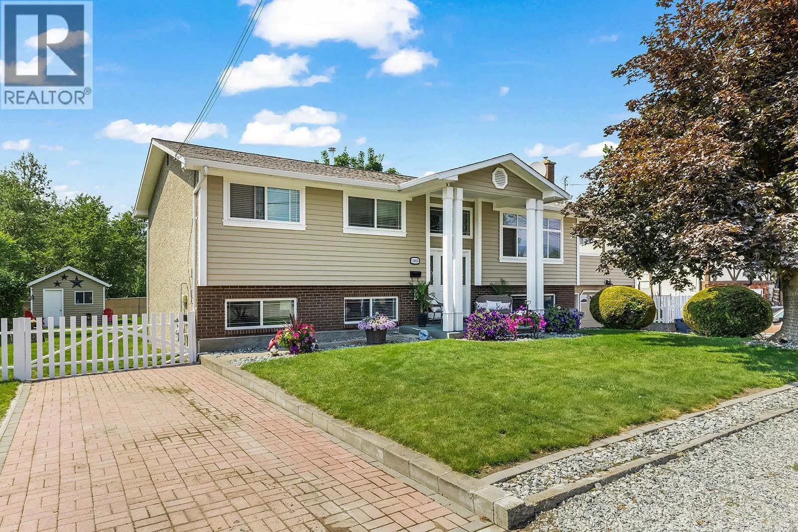 1085 Tamarack Drive
