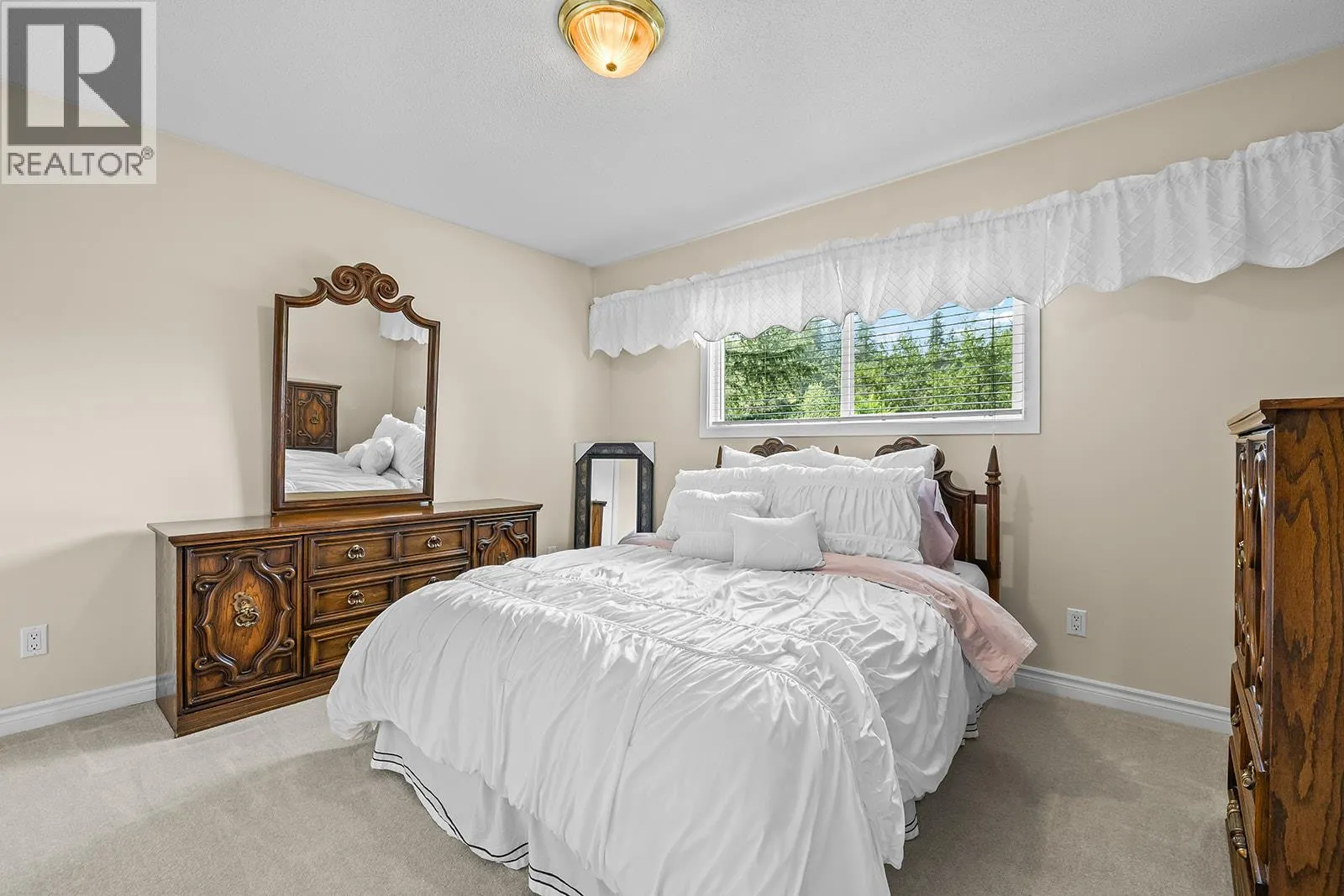 1085 Tamarack Drive